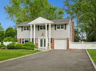 19 Holly Dr, East Northport, NY 11731