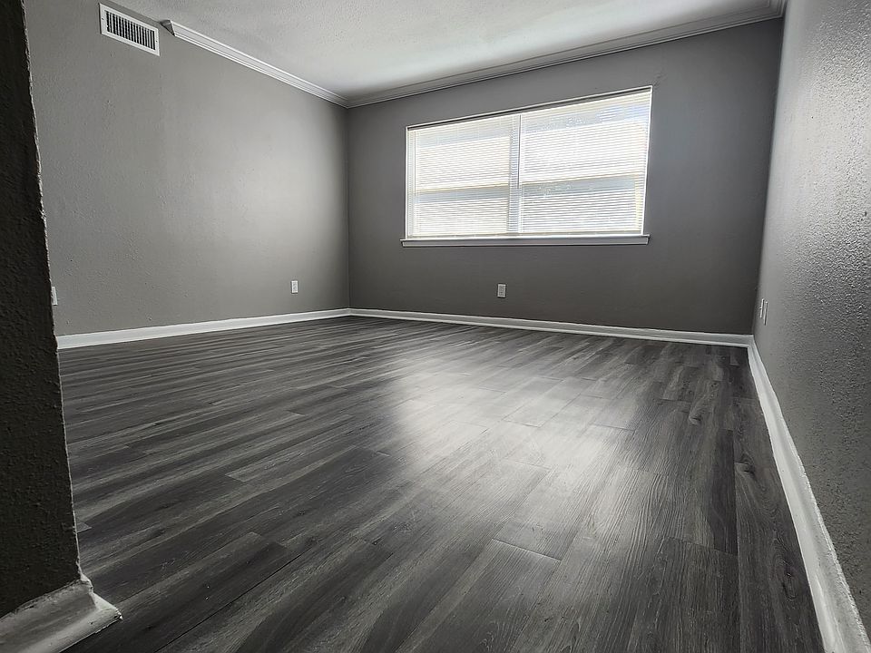 Living area from entry