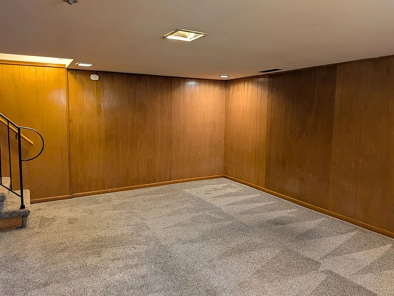 805 S Fairview Rd — Photo 12