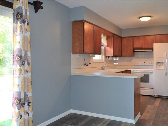 4th image of 3605 Dick St
