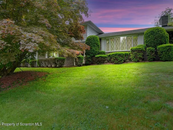 522 Tulip Cir, Clarks Summit, PA 18411