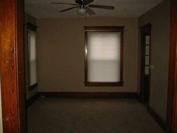 5th image of 466 Lawnsdale Ave