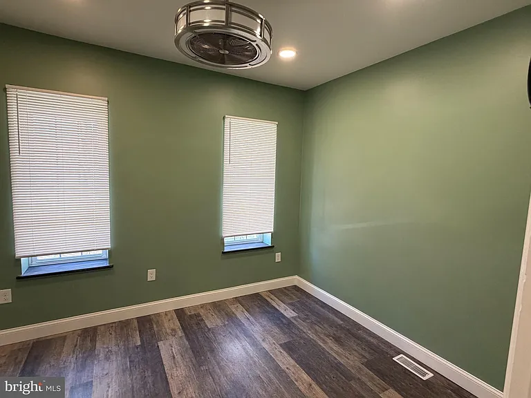 2643 N Mascher St — Photo 16