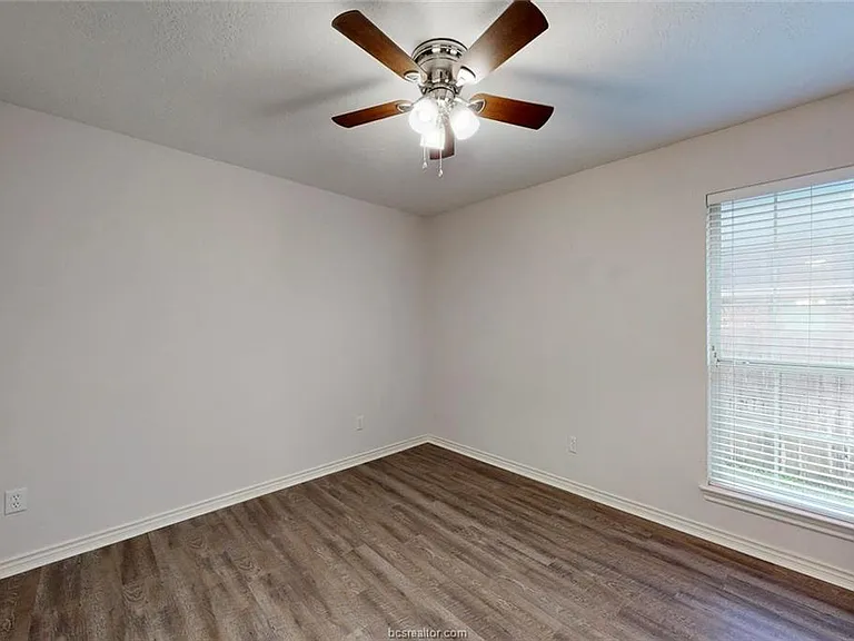 4015 Pomel Dr — Photo 10