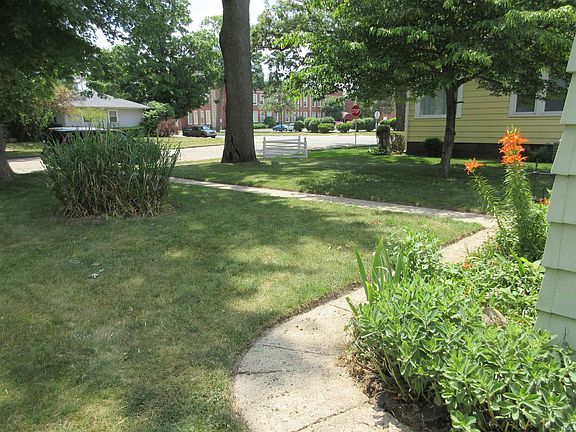 4th image of 624 W Battell St