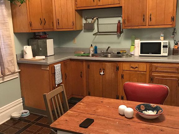 Eat-In Kitchen