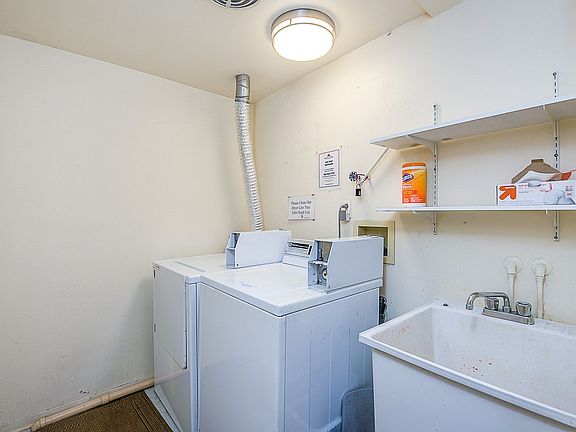4th image of 2707 Franklin Ave E APT 3