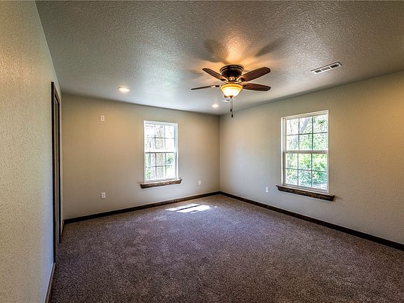 5th image of 323 W McKnight Ave