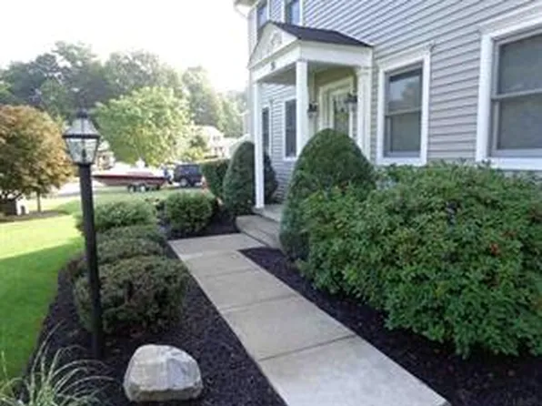 26 Whitney Rd, Saratoga Springs, NY 12866