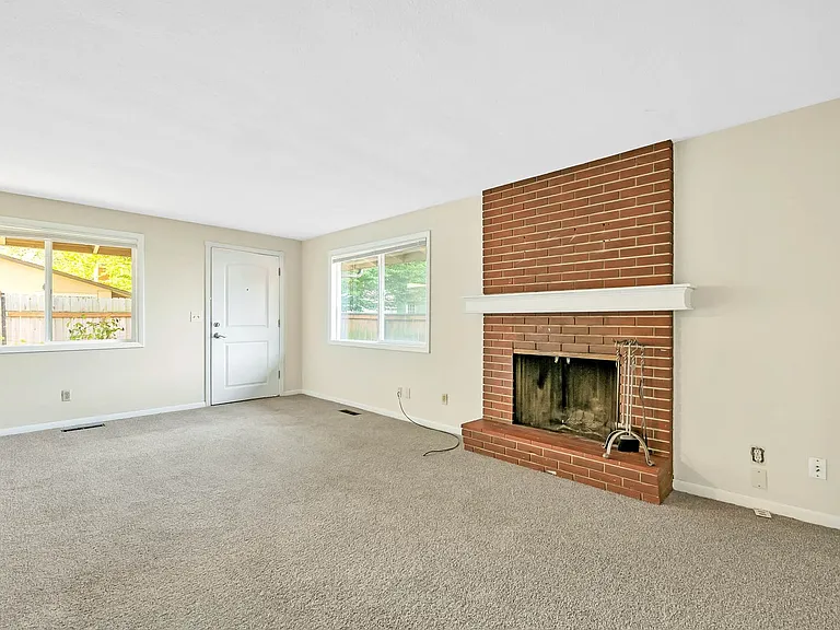Ferry St - 4 Plex — Photo 10