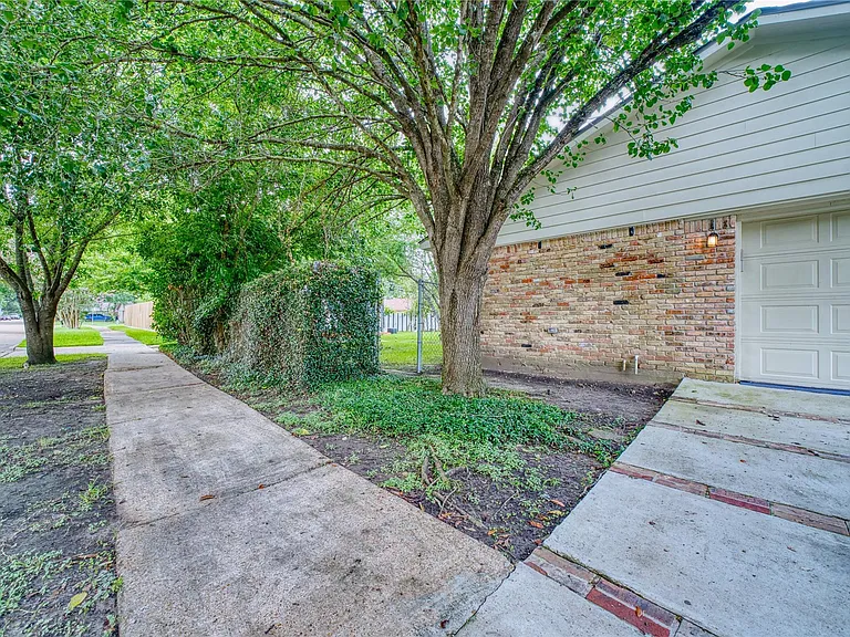 5911 Dawnridge Dr — Photo 41