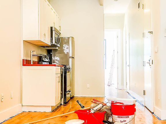 2nd image of 186 Wilson Ave APT 1B