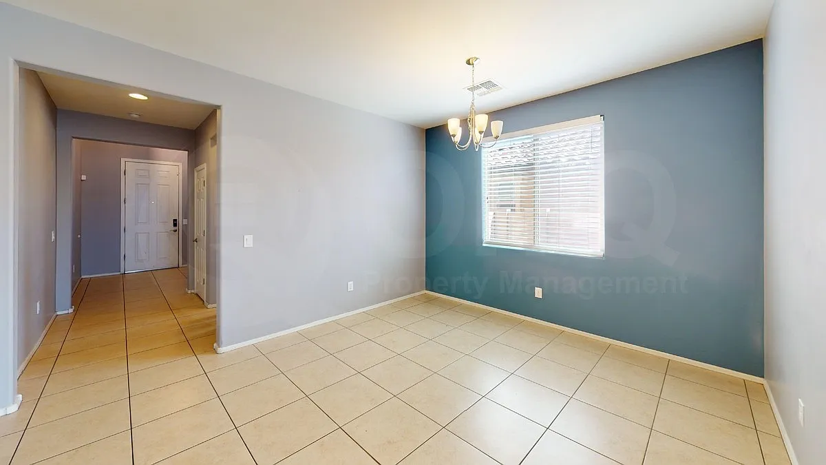 4 bed, 3.0 bath, 2400 sqft, $2,099 — Photo 3