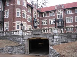 7558 Byron Pl #2E, Saint Louis, MO 63105