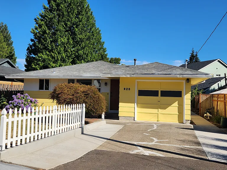 920 Brighton Ave — Photo 2