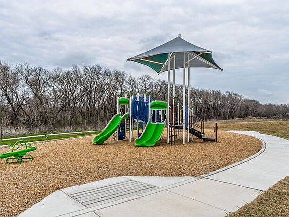5th image of 500 London Dr