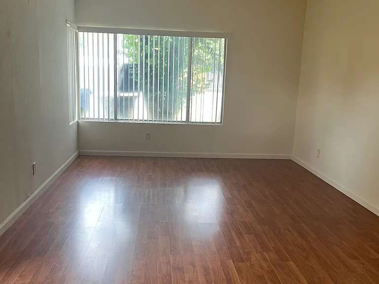 4600 Myrtle Ave — Photo 4