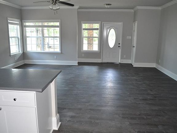 3rd image of 113 Fairview St