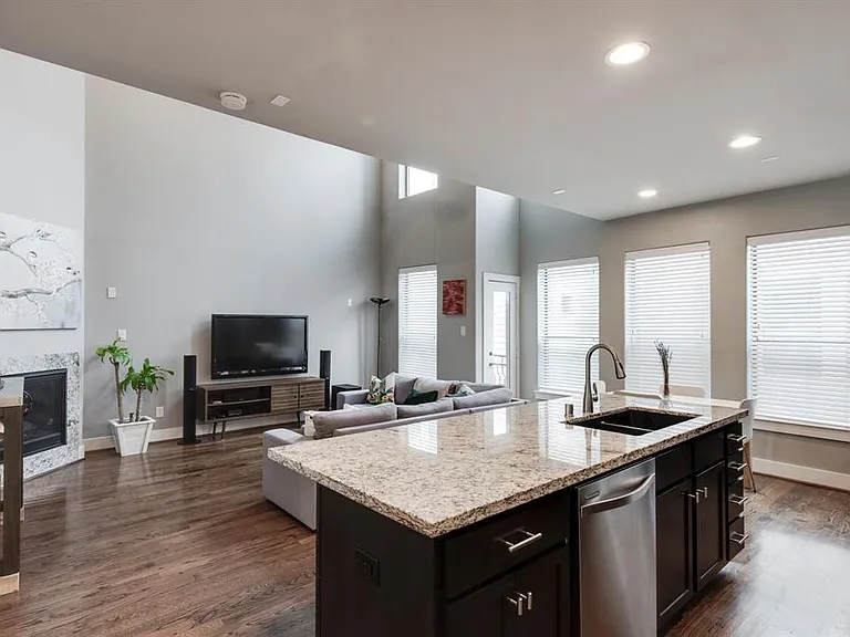 1428 Wilson St — Photo 6