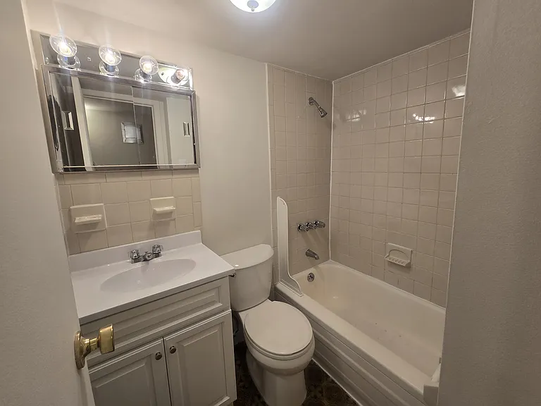 302 W 76th St #2D — Photo 5