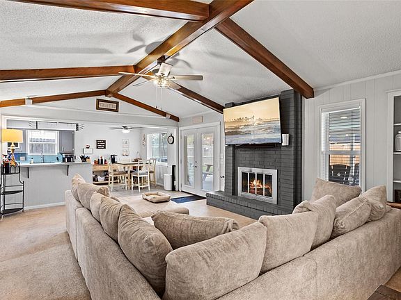 4th image of 2712 Perry Ln