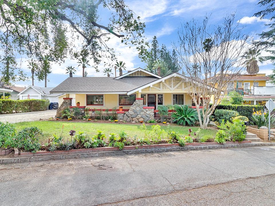 1st image of 606 Cypress Cir