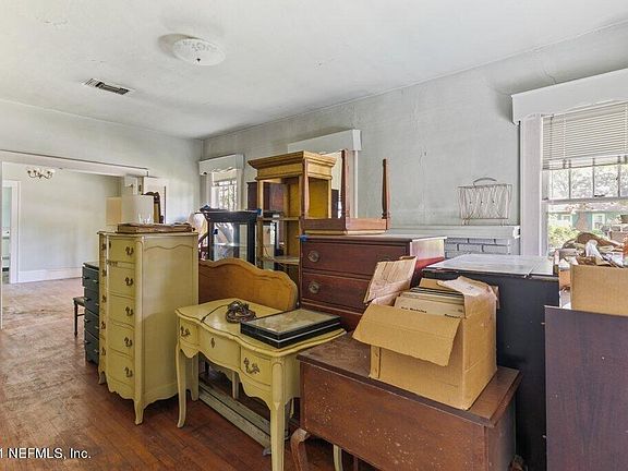5th image of 4405 Beverly Ave