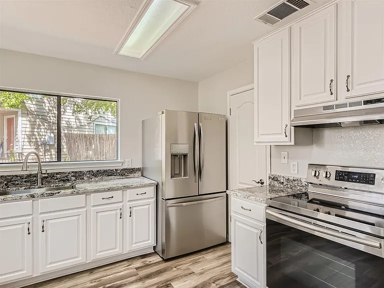 1520 Curameng Cv — Photo 9