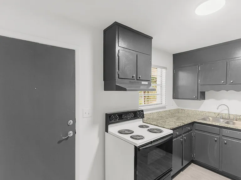 3200 Hillside Ave — Photo 58