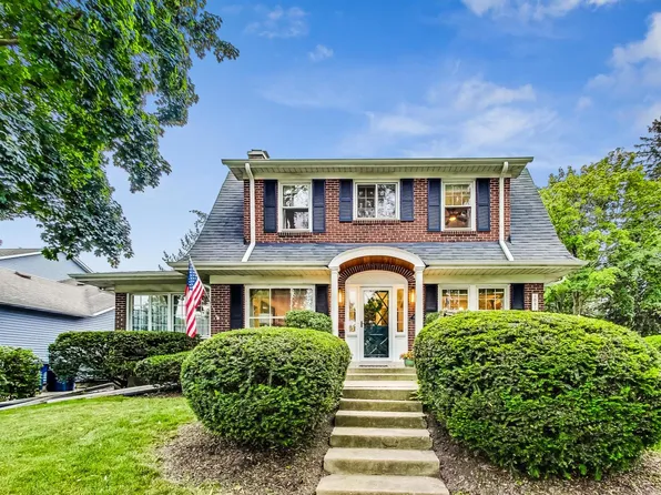 1051 Greenwood Ave, Deerfield, IL 60015