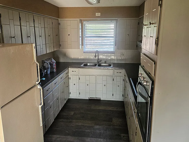 2989 Boutin Dr — Photo 2