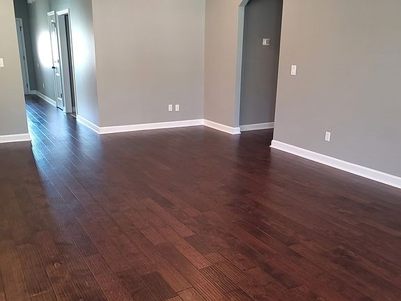 4th image of 201 Ponderosa Dr