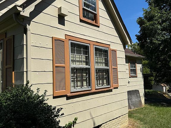 2nd image of 2740 Woodbine Ave