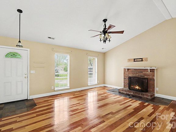 4th image of 8804 Royal Scot Ln