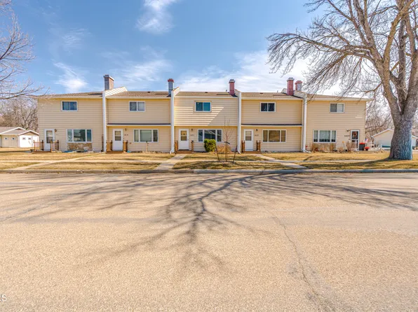 1421 Eastwood St, Bismarck, ND 58504