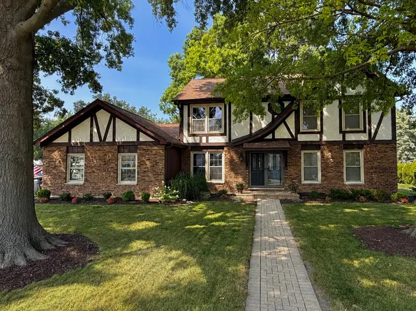 1902 Gigi Ln, Darien, IL 60561
