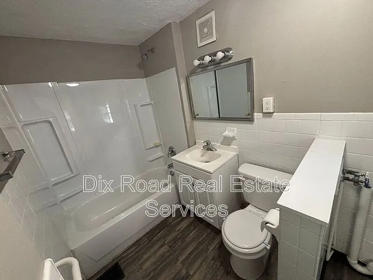 67 S McGee St — Photo 12