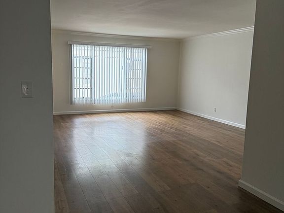 2nd image of 10966-10970 Bluffside Dr #10966-8