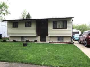 1238 Dogwood Ln, Bloomington, IL
