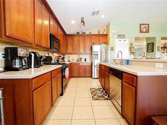 5th image of 204 NW 29th Pl