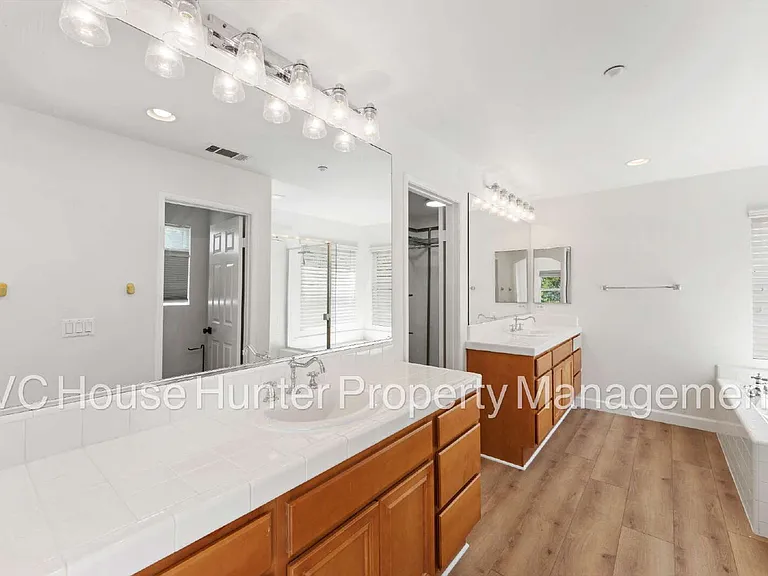 708 Entrada Dr — Photo 33