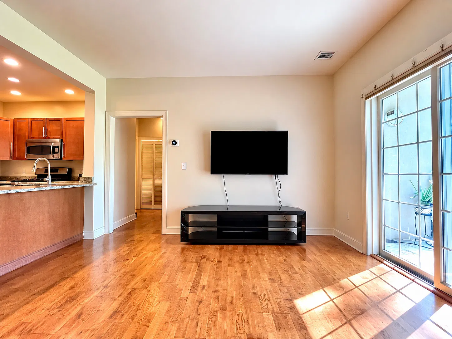 2 bed, 1183 sqft, $2,990 — Photo 3