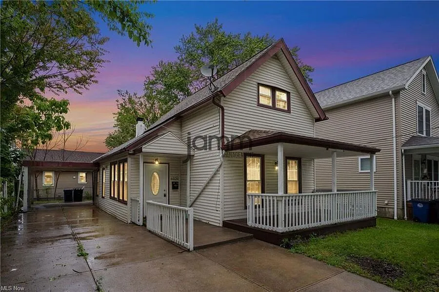 Beautiful 4-bedroom Single Family Home near Gordon Square! — Photo 3