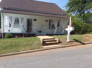 15 Inglesby St, Greer, SC 29650