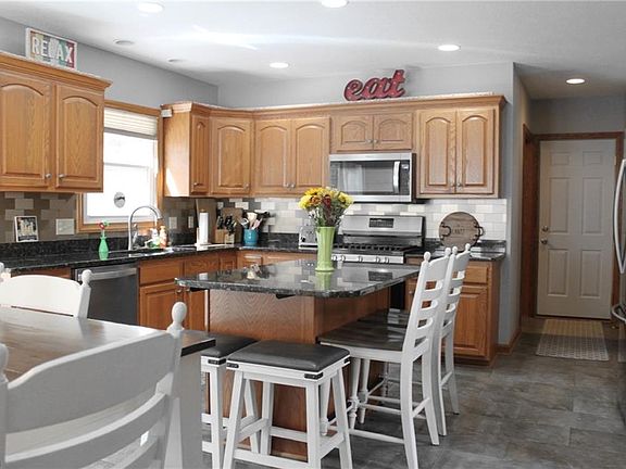 3rd image of 1231 Glenoak Dr
