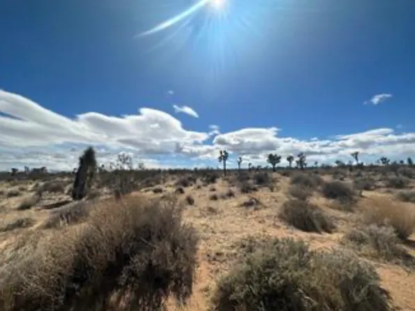 1 Sunny Sands Dr, Yucca Valley, CA 92284