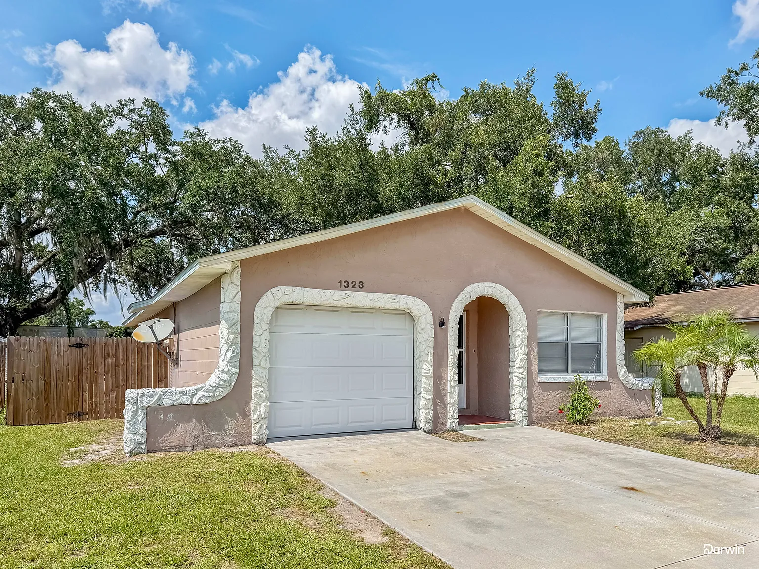 3 bed, 2.0 bath, 1117 sqft, $2,025 — Photo 2