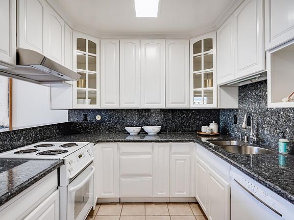 5th image of 125 Connemara Way APT 115