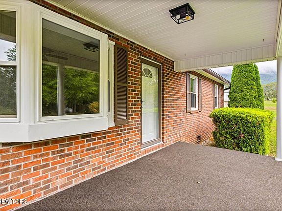 5th image of 219 W Bowman Cir