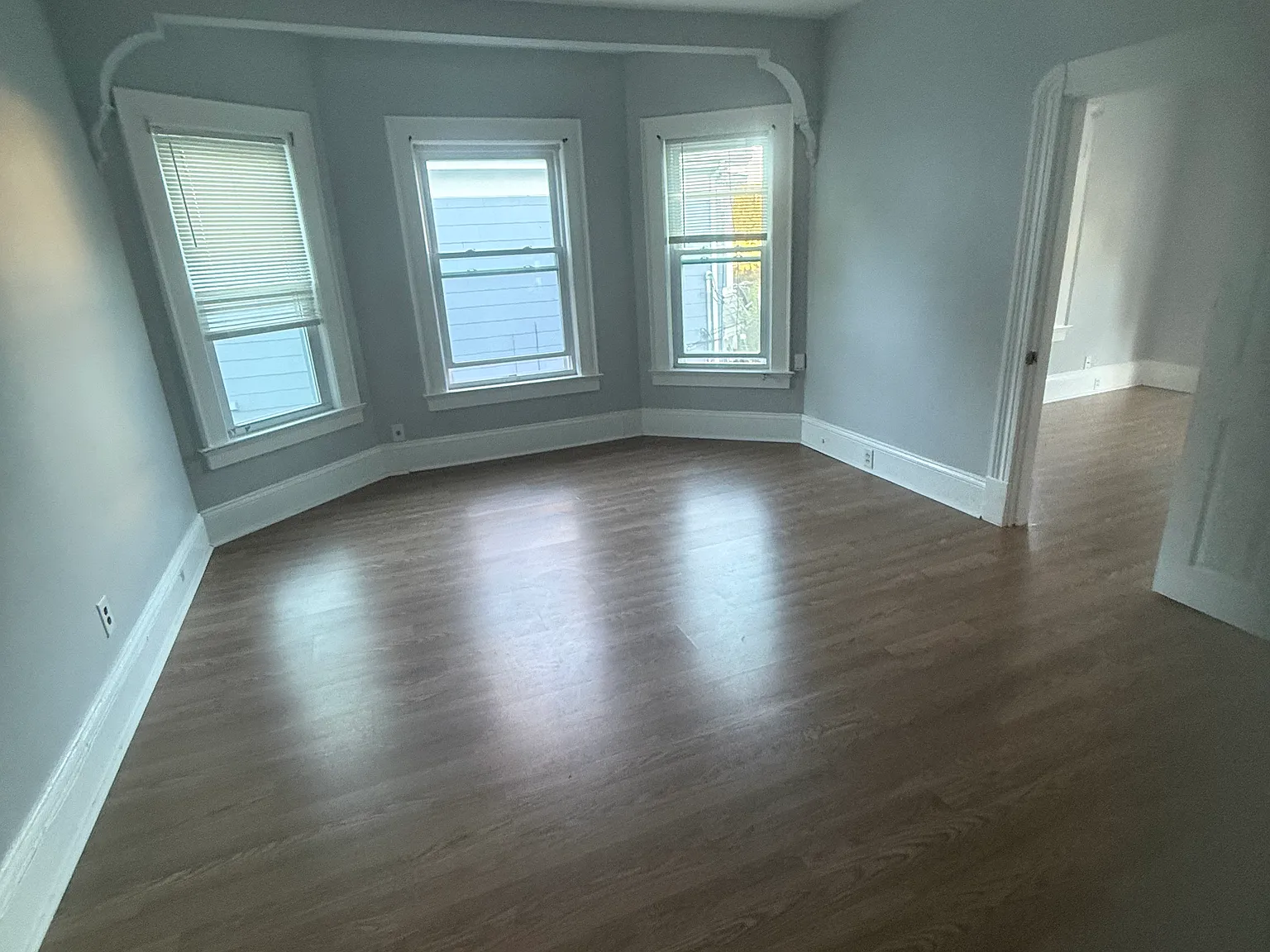 3 bed, 1100 sqft, $2,800 — Photo 2